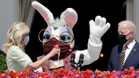 Easter Bunny moves Biden away from press (VIDEOS)